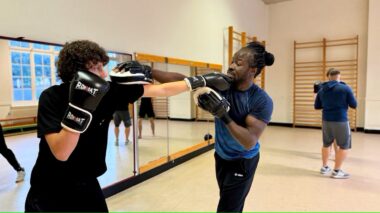 SUGAR JACKSON BOKS INITIATIES BIJ DE WARMSTE TEAMS TEAMBUILDING